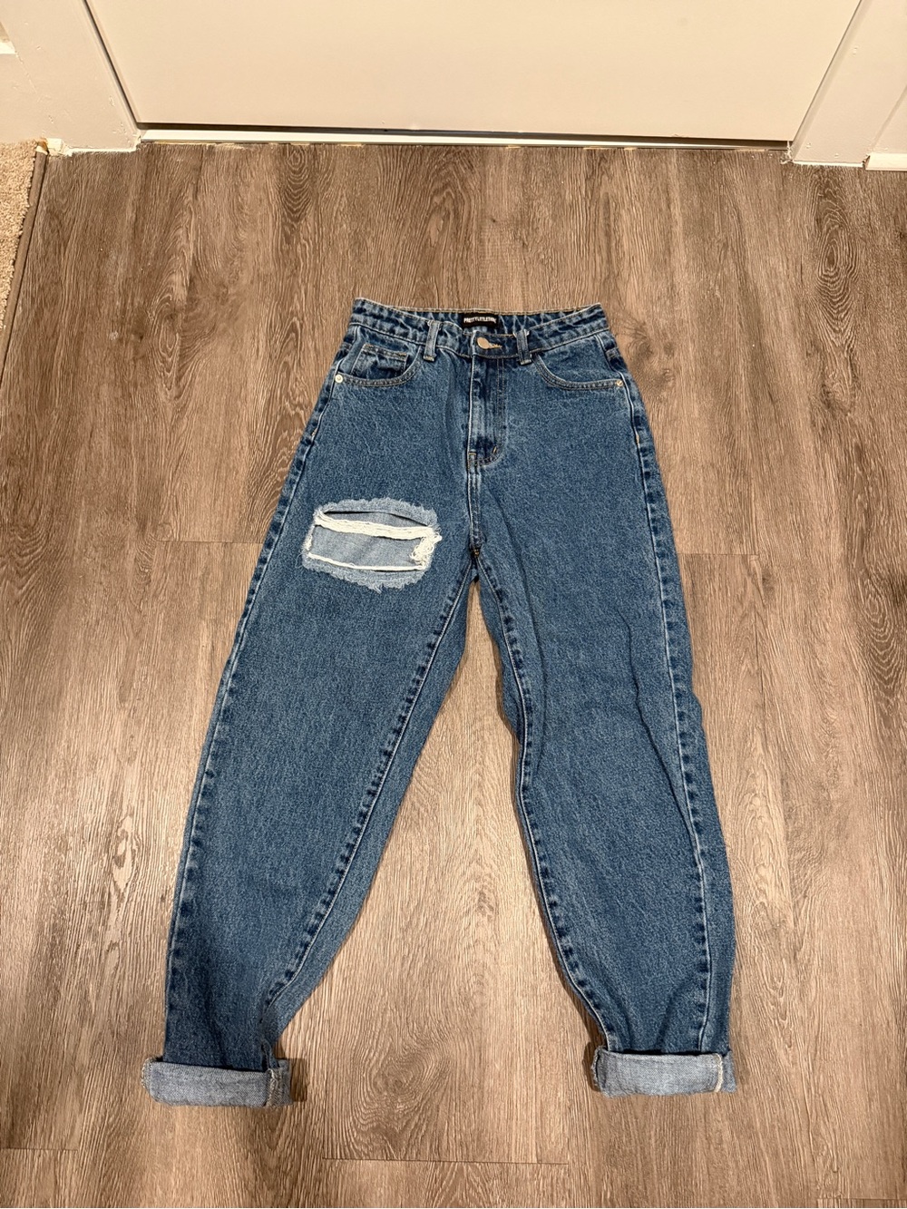 PrettyLittleThing Dark Blue Boyfriend Jeans with Distressed Knee